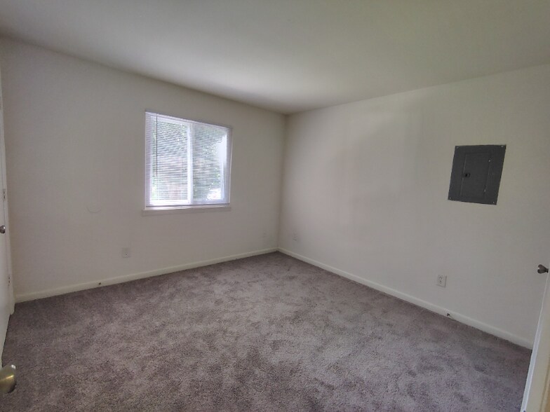 Primary Photo - 600 Reusens Rd