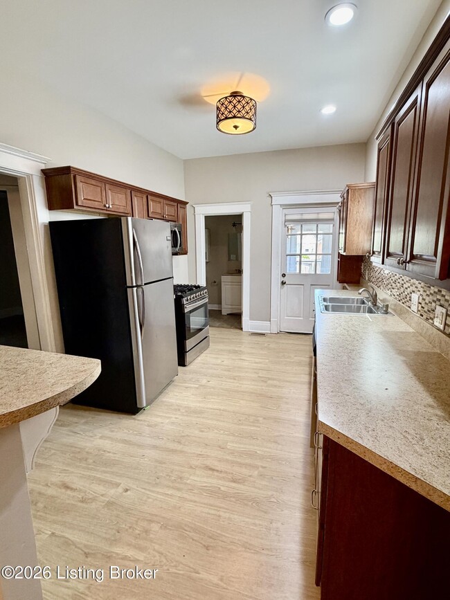 Building Photo - 2125 Crittenden Dr