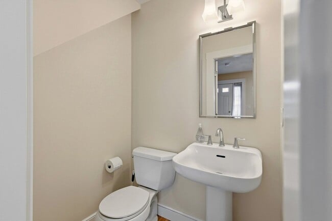 Building Photo - 25 Munroe St