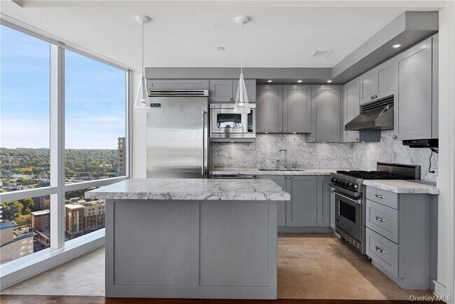 Building Photo - 1 Renaissance Square