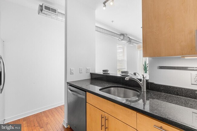 Building Photo - 712-16-716 N 2nd St