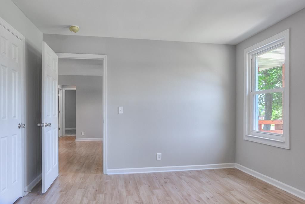 Building Photo - 212 Broadmoor Dr
