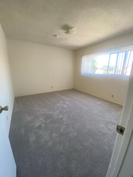 bedroom (opposite view) - 715 S Adams St