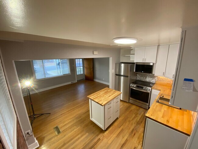 Building Photo - 4858 Benton St