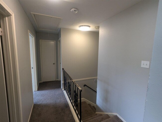 Building Photo - MOVE-IN READY 4 BED/ 2.5 BATH HOME IN MIDD...