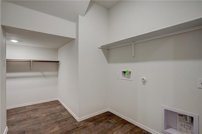 Building Photo - 14500 Fitzgibbon Dr