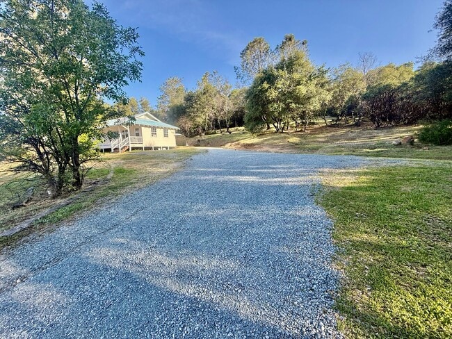 Building Photo - 16083 Indian Springs Ranch Rd