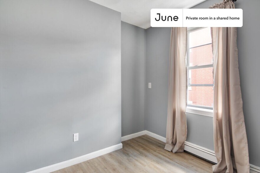 Building Photo - Room in Shared 3 bed/1 bath home