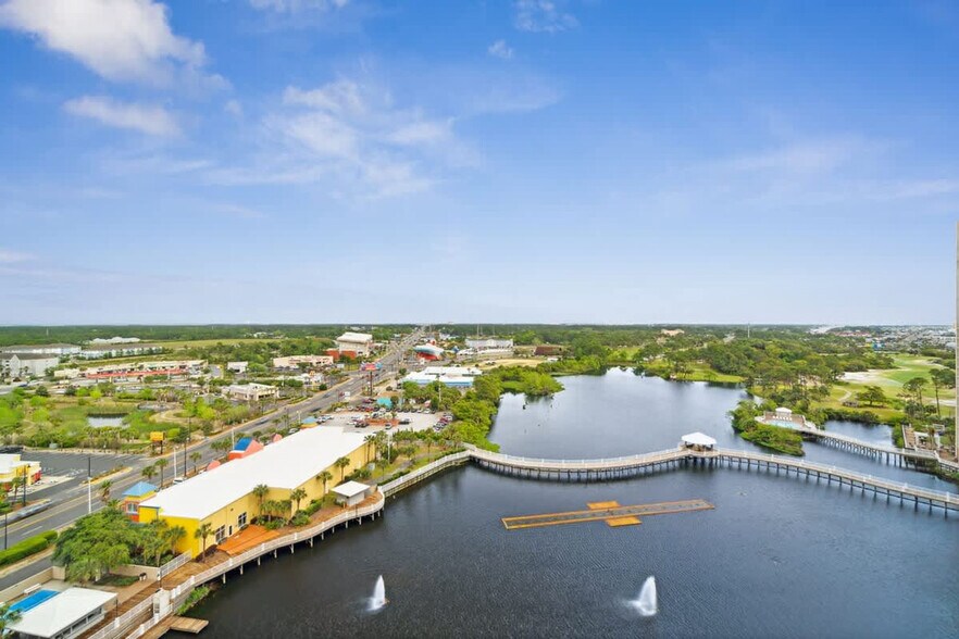 Building Photo - 9902 S Thomas Dr