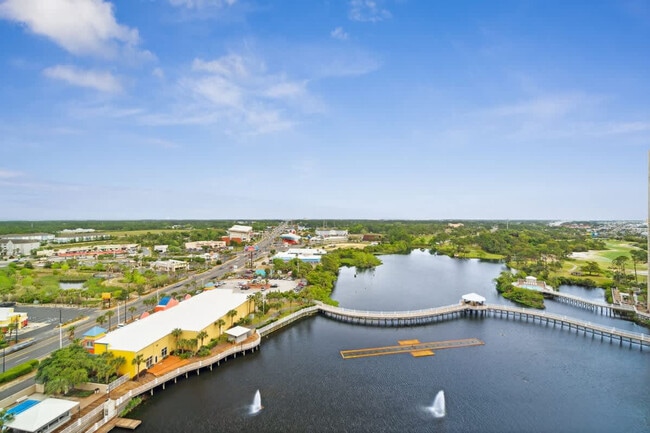 Building Photo - 9902 S Thomas Dr