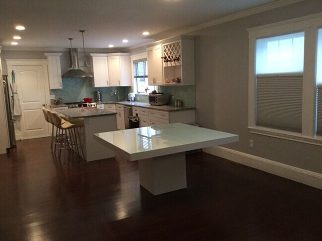 Building Photo - Breathtaking gorgeous 2bd unit in a quiet ...