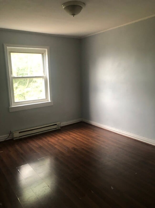 Building Photo - Charming 3-bedroom, 1-bathroom home locate...