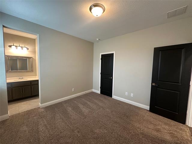 Building Photo - 7105 Royal View Dr