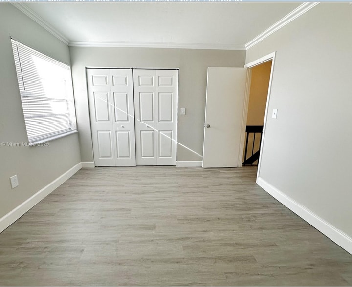 Building Photo - 9009 NE 4th Avenue Rd