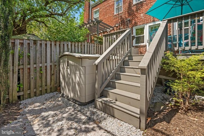 Building Photo - 303 Mt Vernon Ave