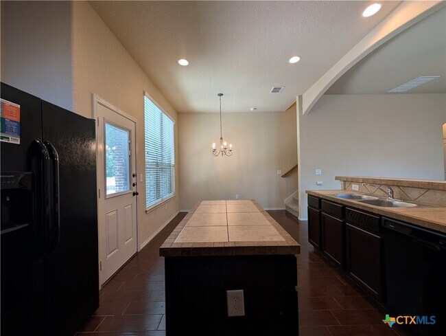 Building Photo - 622 Creekside Cir