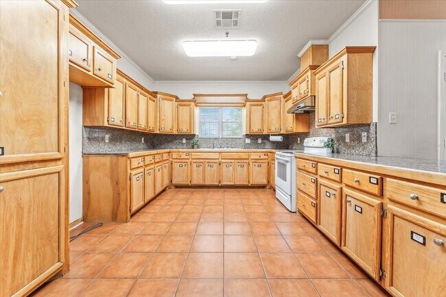 Building Photo - 10 Lowery Ln