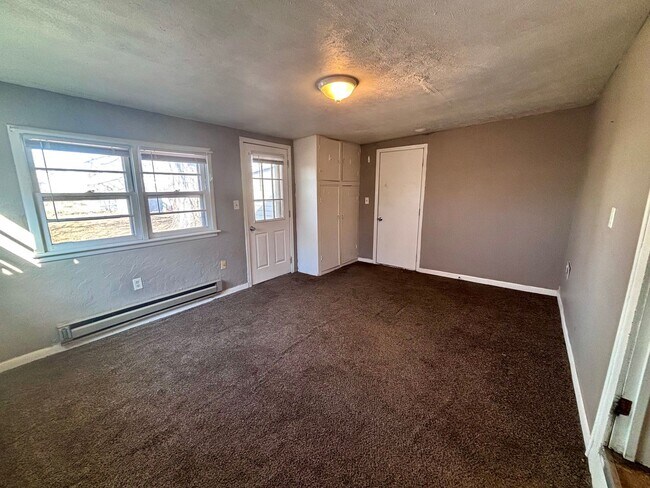 Building Photo - 726 W Military Ave