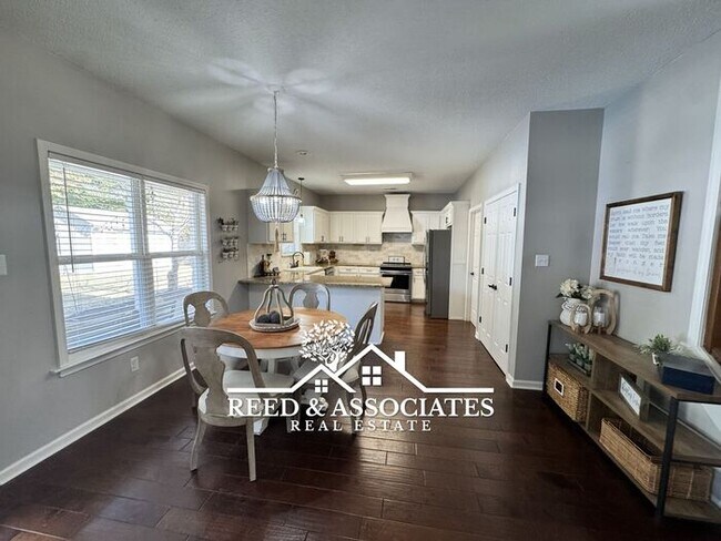 Building Photo - 4 bedrooms plus pool in Collierville!