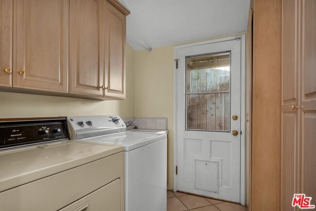 Building Photo - 125 S Saltair Ave