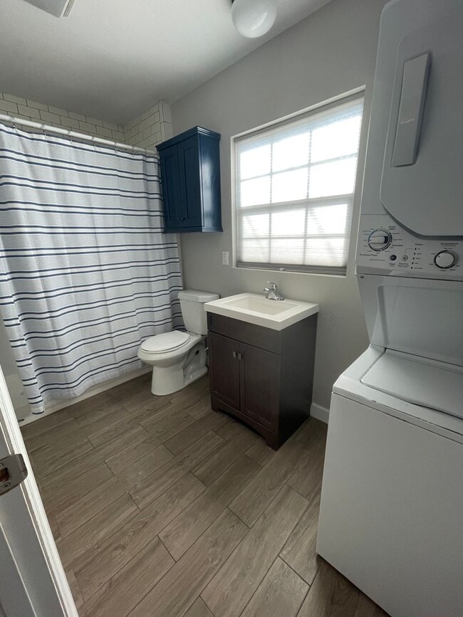 Building Photo - Studio Apartment in Zephyrhills