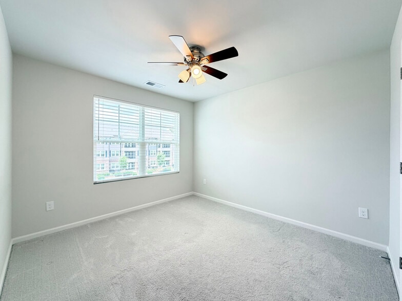 Building Photo - 3018 Brellon Ln