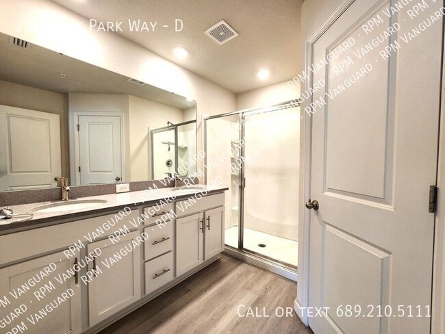 Building Photo - 2916 Oak Park Way