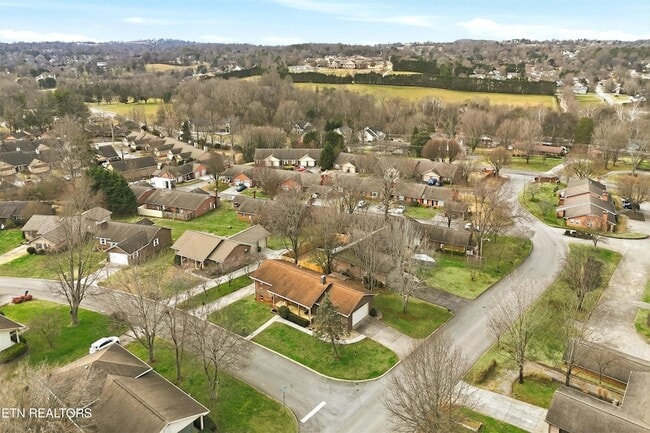 Building Photo - 1501 Woodbury Ct