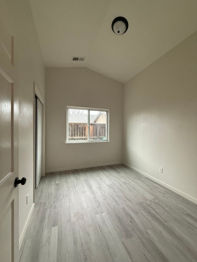 Building Photo - Beautiful 4 bedroom 2 bath home