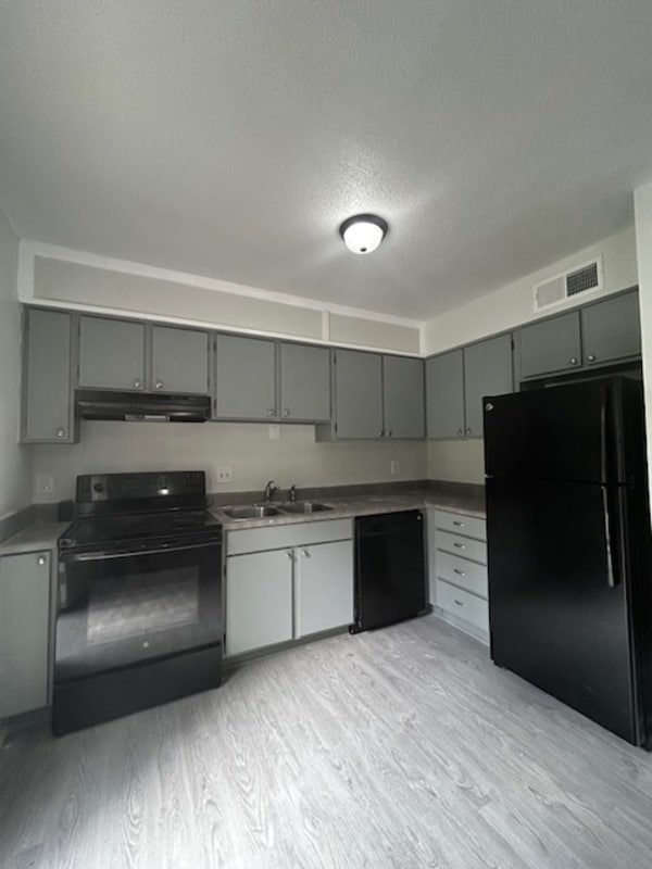 Building Photo - 1829 Tall Pines Cir