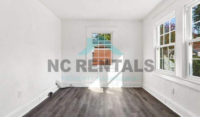 Building Photo - 1309 Carolina St E