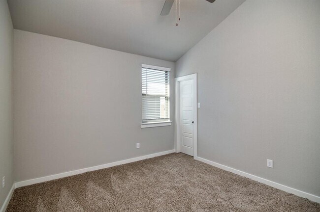 Building Photo - 715 Harvest Moon Dr