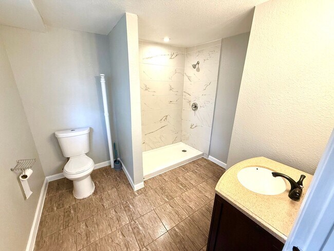 Building Photo - 602 Lovett Ave