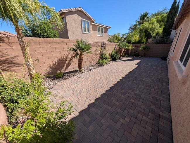 Building Photo - 1045 Ambrosia Dr