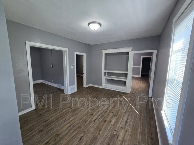 Building Photo - 2478 W Chambers St