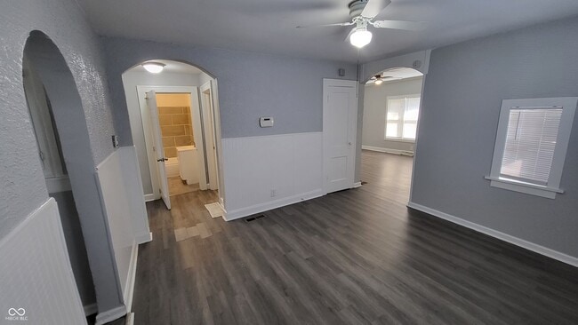 Building Photo - 402 N Bradley Ave