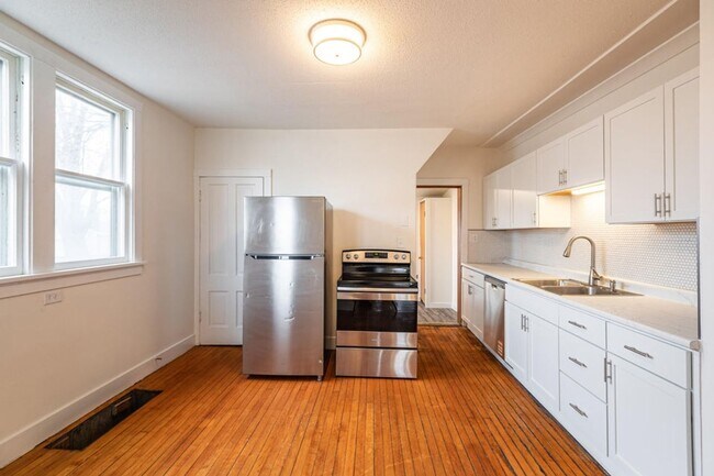 Building Photo - 3-4BR Rent or Rent to Own with New Kitchen and Garage!