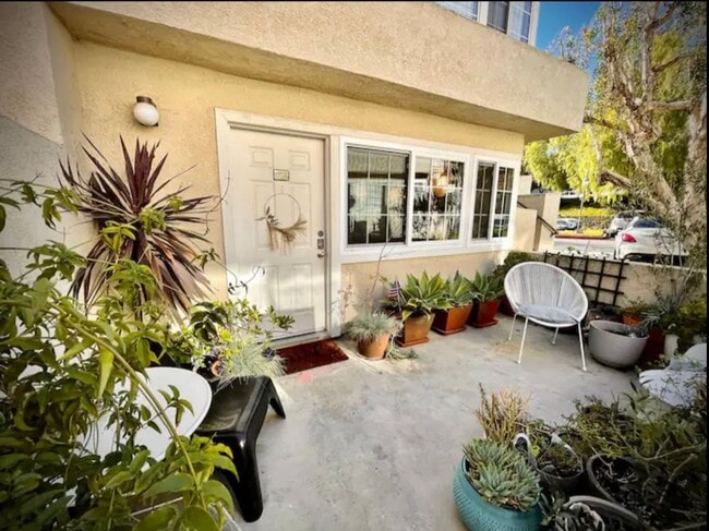 Primary Photo - Furnished 2 bed 2 bath Calabasas condo!