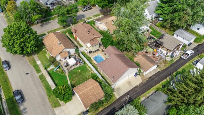 Building Photo - 2850 Hazel Ave