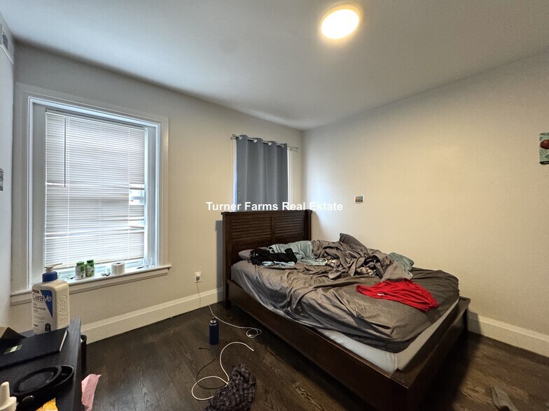 Building Photo - 7 Strathmore Rd