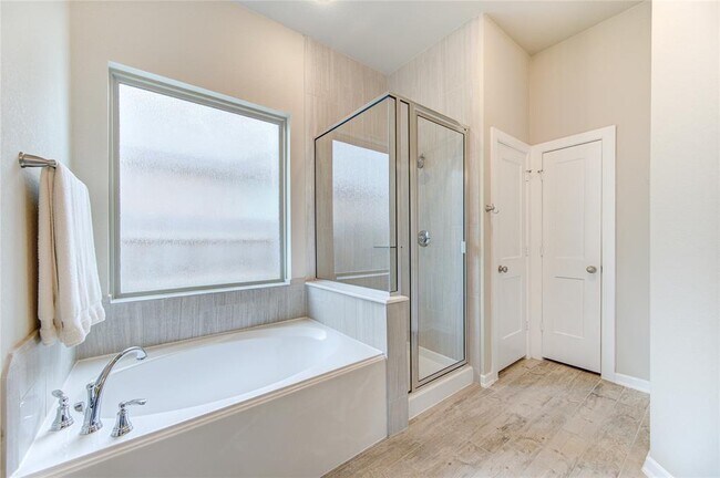 Building Photo - 6019 Bristlegrass Ln