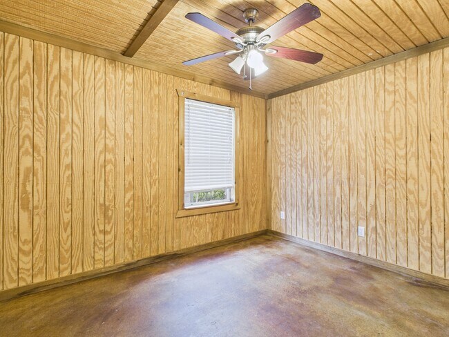 Building Photo - 5822 Leonard Rd