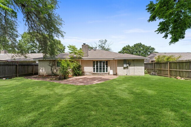 Building Photo - 10815 Montverde Ln