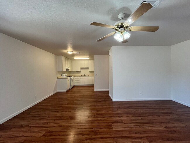 Building Photo - Downtown Duplex