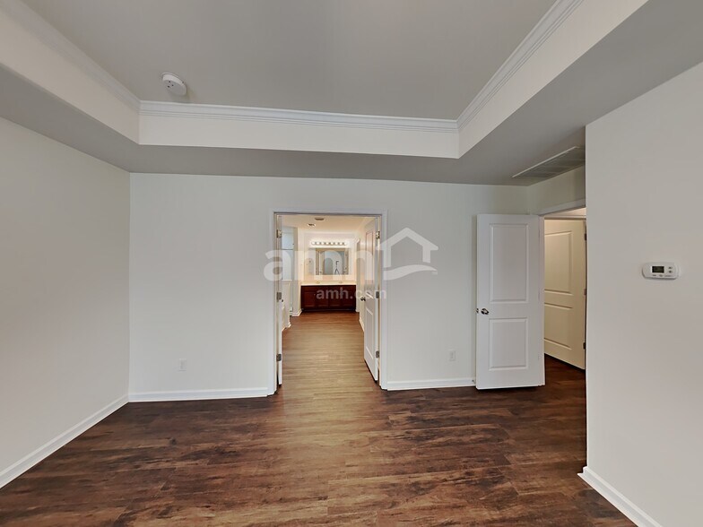 Building Photo - 10604 Shanon Darby Lane
