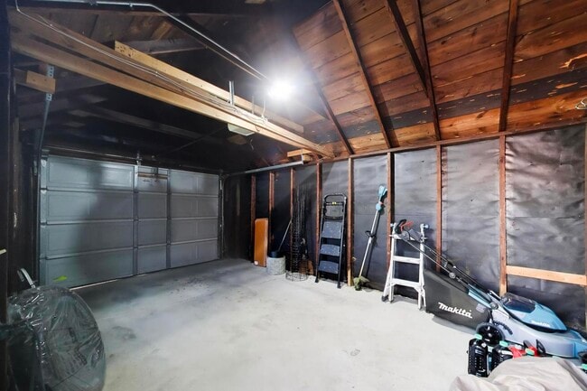 Building Photo - 7922 W Elmgrove Dr