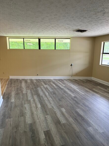 Building Photo - 2106 W Elm St