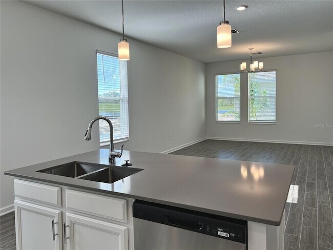 Building Photo - 13921 Title Wy