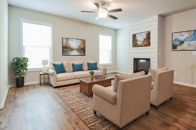 Building Photo - 1107 Spring Marsh Ct NE