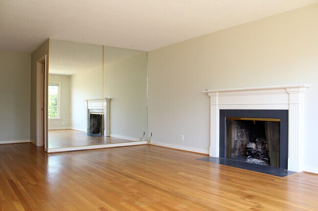 Building Photo - 8025-8027 SW Northvale Wy